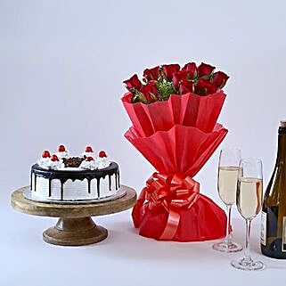 Black Forest & Flowers - Bouquet of 10 beautiful and 500 grams of black forest cake.