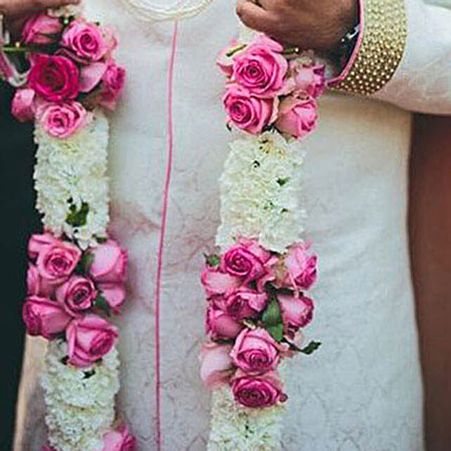 Stunning Jaimala in uae Gift Stunning Jaimala Ferns N Petals